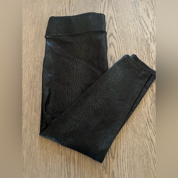 Torrid black stretch snake skin pants - Picture 1 of 3
